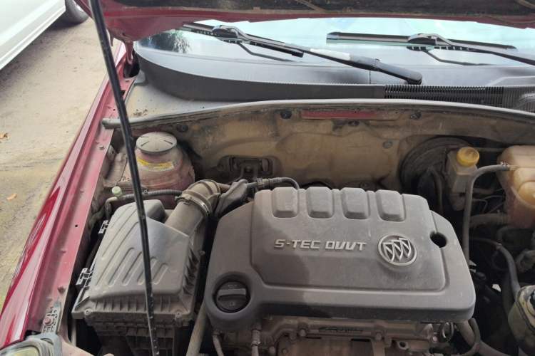 Used Buick Excelle 2013 1.5L Manual Classic Model Engine Bay Right