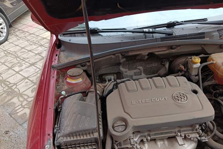 Used Buick Excelle 2013 1.5L Automatic Classic Model Engine Bay Right