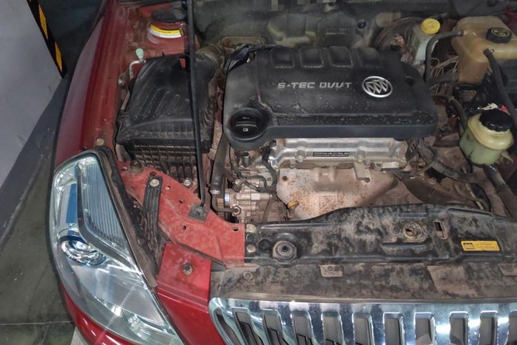 Used Buick Excelle 2013 1.5L Automatic Classic Model Engine Bay Right