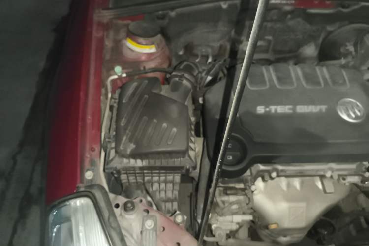 Used Buick Excelle 2013 1.5L Automatic Classic Model Engine Bay Right