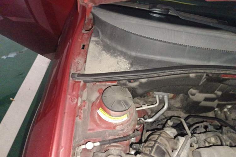 Used Buick Excelle 2013 1.5L Automatic Luxury Model Engine Bay Right