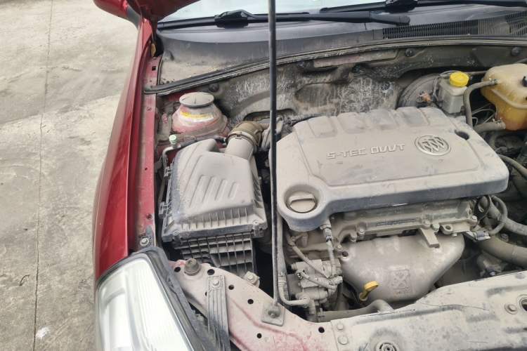 Used Buick Excelle 2013 1.5L Automatic Classic Model Engine Bay Right