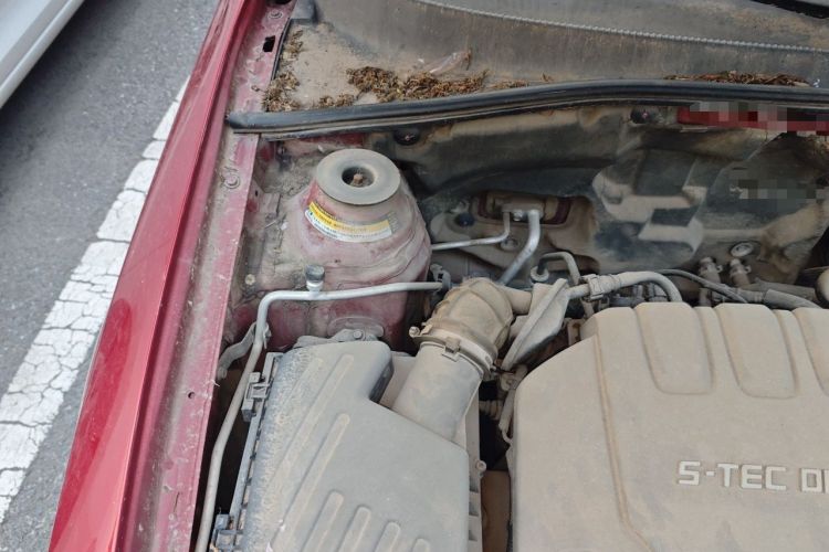 Used Buick Excelle 2013 1.5L Automatic Classic Model Engine Bay Right