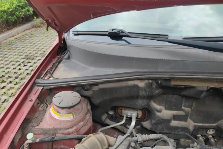 Used Buick Excelle 2013 1.5L Automatic Classic Model Engine Bay Right
