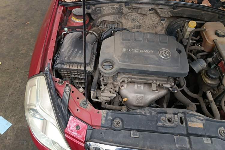 Used Buick Excelle 2013 1.5L Manual Classic Model Engine Bay Right