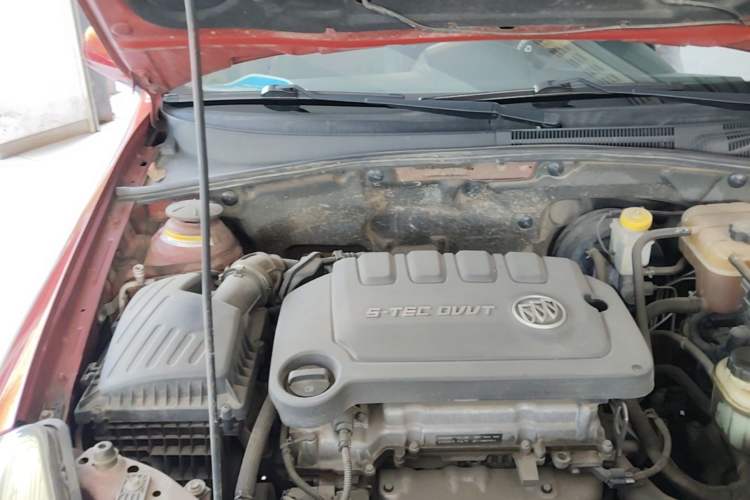 Used Buick Excelle 2013 1.5L Manual Classic Model Engine Bay Right