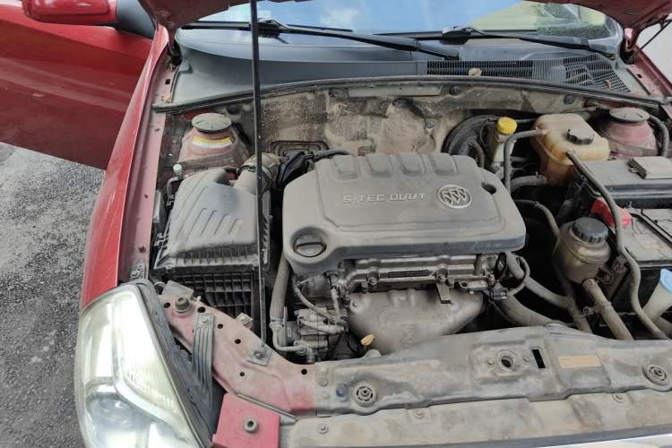 Used Buick Excelle 2013 1.5L Manual Classic Model Engine Bay Right