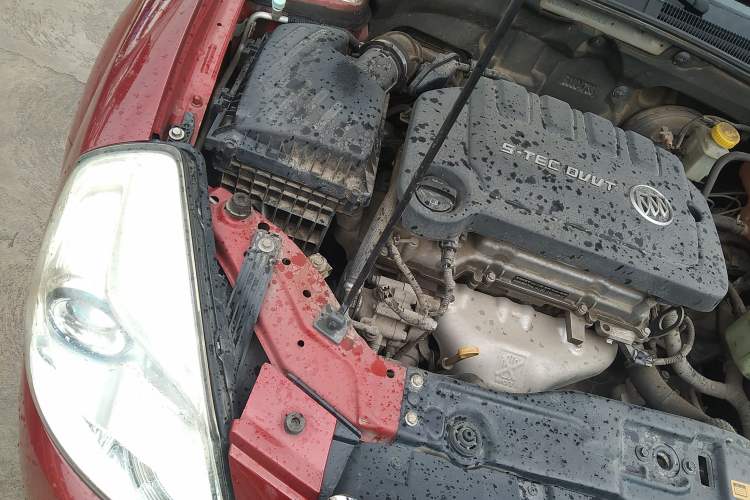 Used Buick Excelle 2013 1.5L Automatic Luxury Model Engine Bay Right