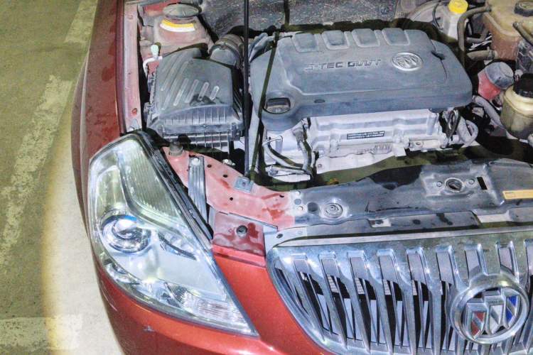 Used Buick Excelle 2013 1.5L Manual Classic Model Engine Bay Right