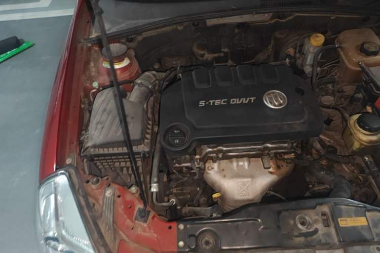 Used Buick Excelle 2013 1.5L Automatic Classic Model Engine Bay Right