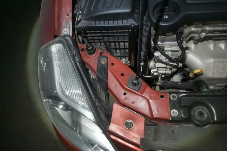 Used Buick Excelle 2013 1.5L Automatic Classic Model Engine Bay Right