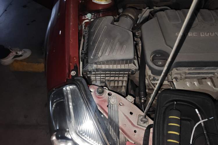Used Buick Excelle 2013 1.5L Automatic Classic Model Engine Bay Right