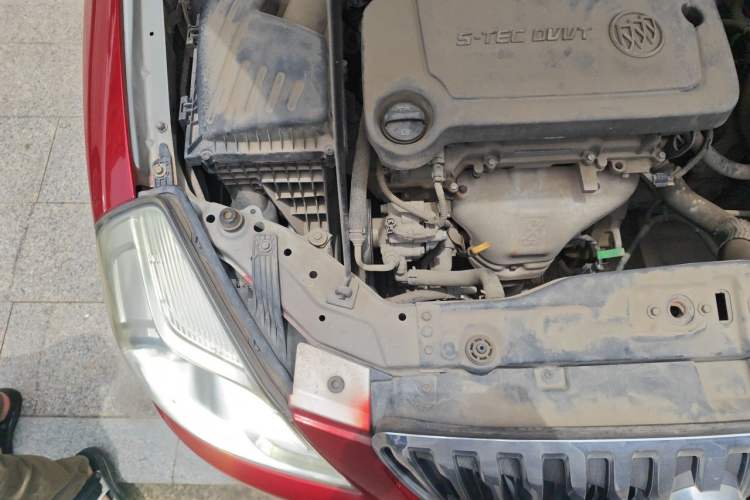Used Buick Excelle 2013 1.5L Manual Classic Model Engine Bay Right