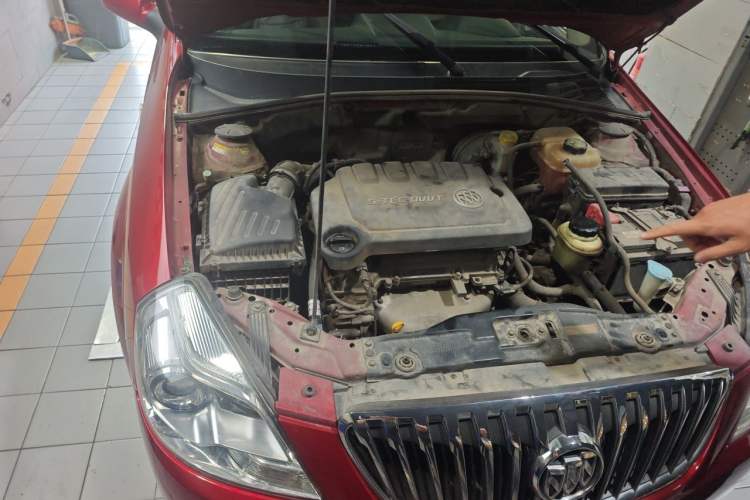Used Buick Excelle 2013 1.5L Automatic Luxury Model Engine Bay Right