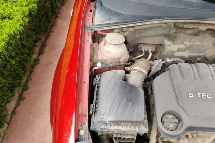 Used Buick Excelle 2013 1.5L Automatic Classic Model Engine Bay Right