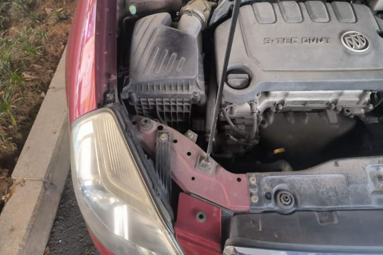 Used Buick Excelle 2013 1.5L Automatic Luxury Model Engine Bay Right
