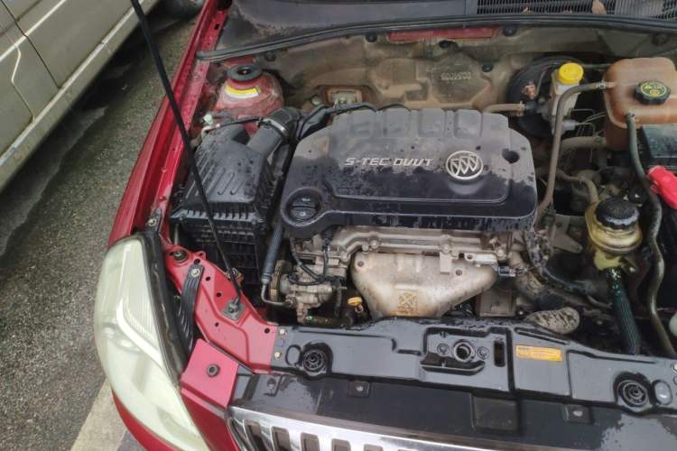 Used Buick Excelle 2013 1.5L Automatic Classic Model Engine Bay Right