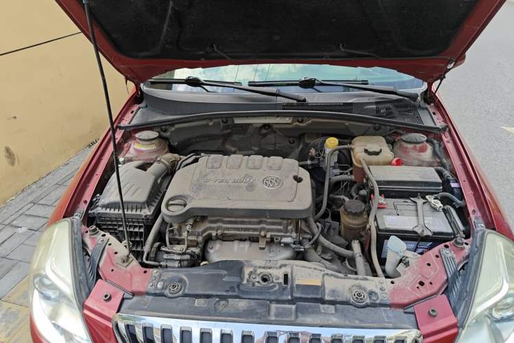 Used Buick Excelle 2013 1.5L Automatic Classic Model Engine Bay Right