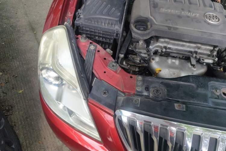 Used Buick Excelle 2013 1.5L Automatic Classic Model Engine Bay Right