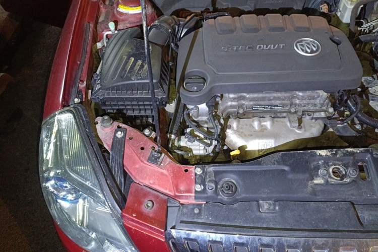 Used Buick Excelle 2013 1.5L Automatic Classic Model Engine Bay Right