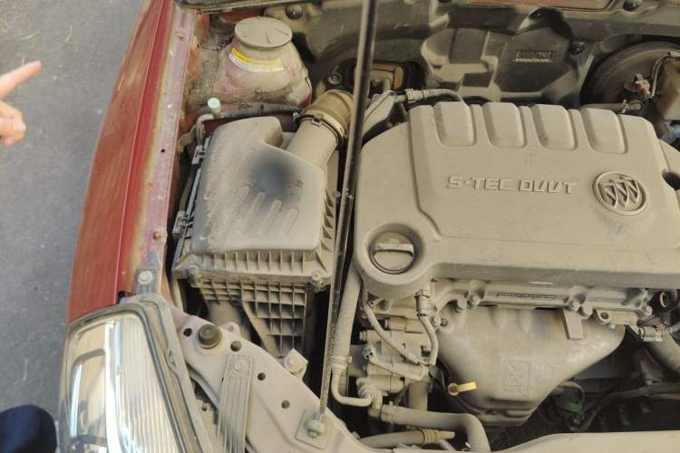Used Buick Excelle 2013 1.5L Automatic Classic Model Engine Bay Right