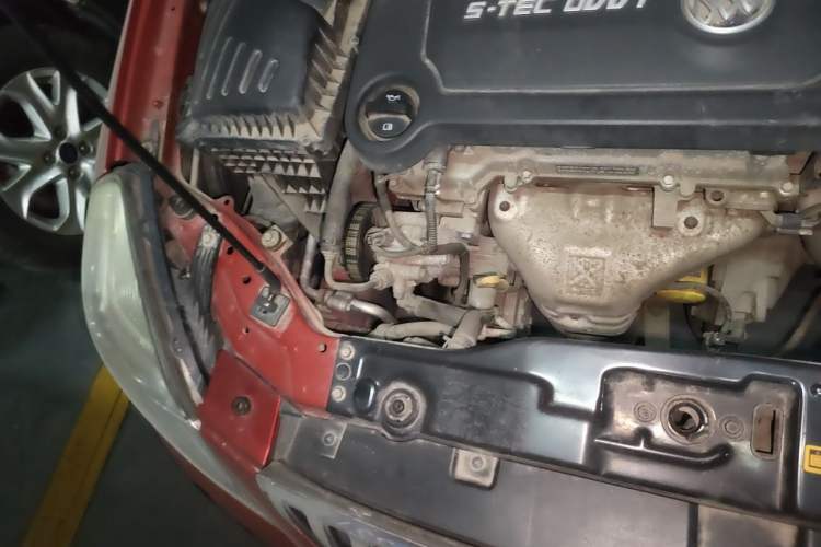 Used Buick Excelle 2013 1.5L Manual Classic Model Engine Bay Right