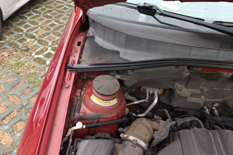 Used Buick Excelle 2013 1.5L Automatic Classic Model Engine Bay Right