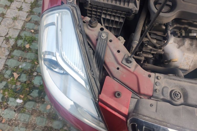 Used Buick Excelle 2013 1.5L Automatic Classic Model Engine Bay Right