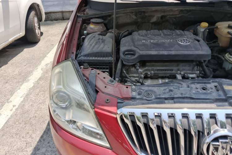 Used Buick Excelle 2013 1.5L Automatic Classic Model Engine Bay Right