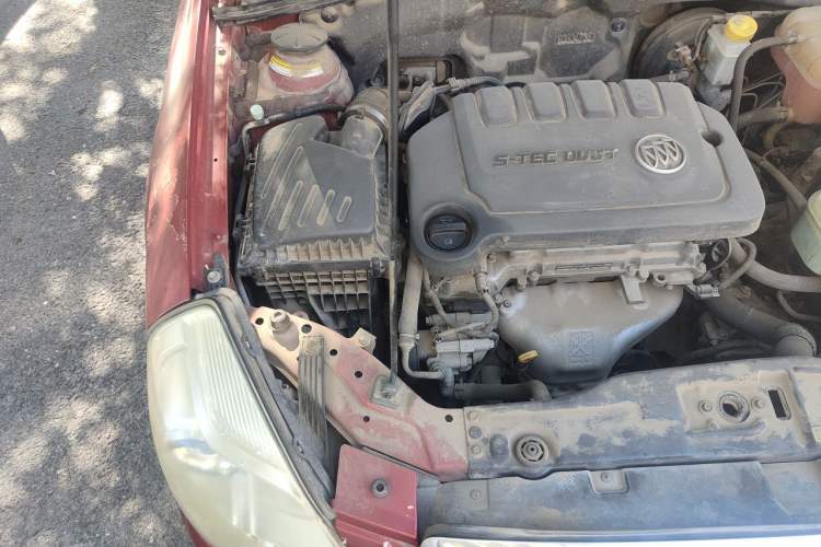 Used Buick Excelle 2013 1.5L Automatic Classic Model Engine Bay Right