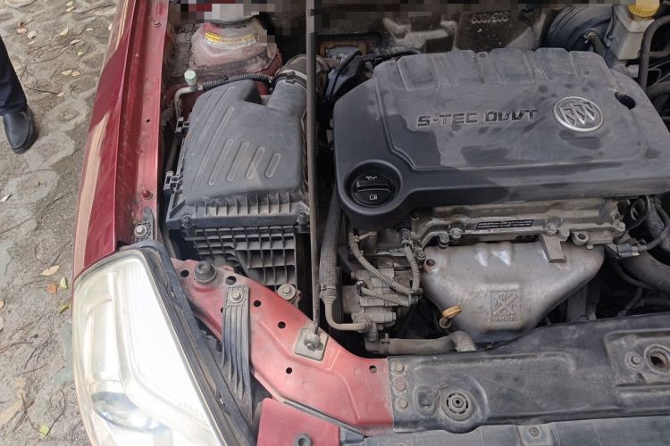 Used Buick Excelle 2013 1.5L Manual Luxury Model Engine Bay Right