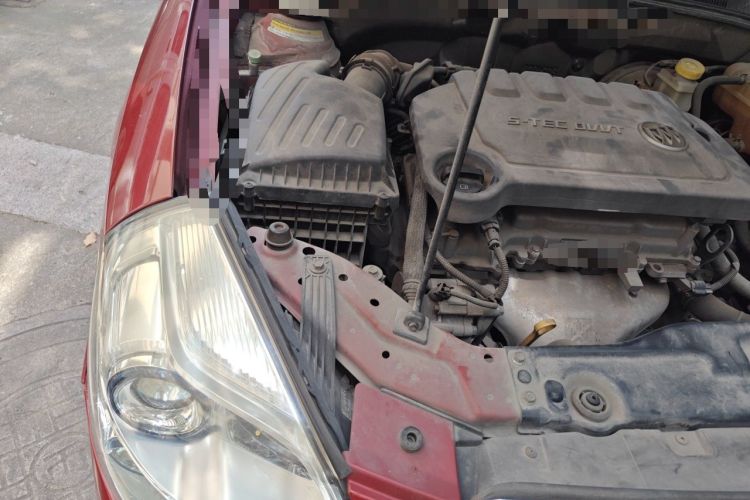 Used Buick Excelle 2013 1.5L Automatic Classic Model Engine Bay Right