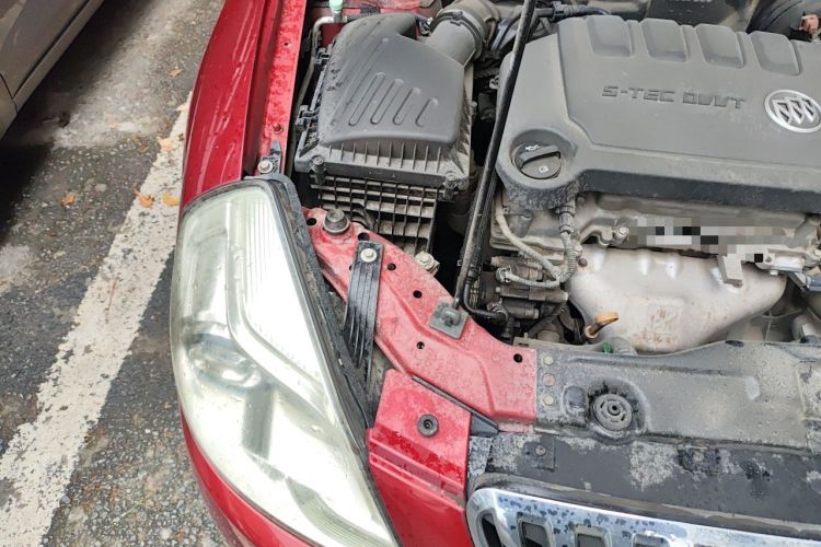 Used Buick Excelle 2013 1.5L Automatic Luxury Model Engine Bay Right