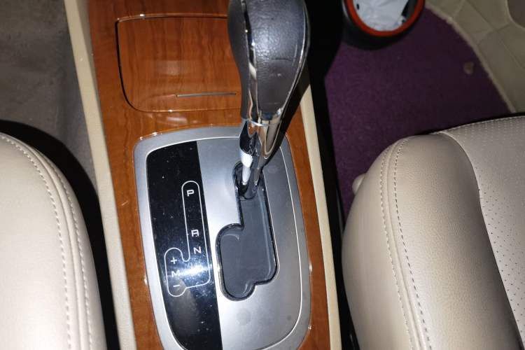 Used Buick Excelle 2013 1.5L Automatic Luxury Model Gear Lever
