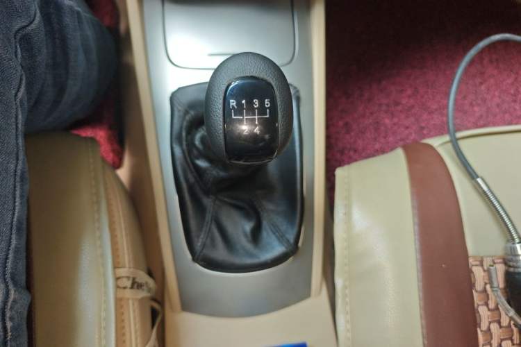 Used Buick Excelle 2013 1.5L Manual Classic Model Gear Lever