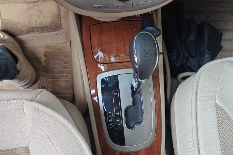 Used Buick Excelle 2013 1.5L Automatic Luxury Model Gear Lever