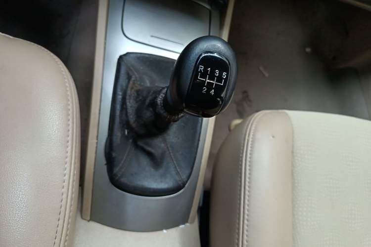 Used Buick Excelle 2013 1.5L Manual Classic Model Gear Lever