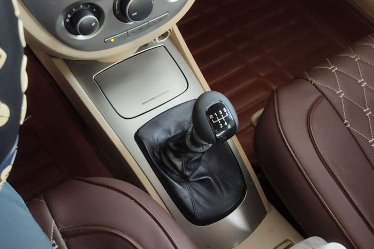 Used Buick Excelle 2013 1.5L Manual Classic Model Gear Lever
