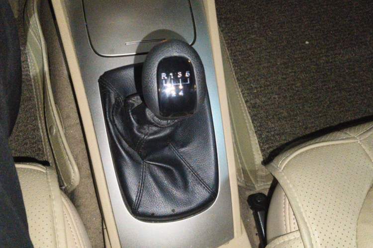 Used Buick Excelle 2013 1.5L Manual Classic Model Gear Lever