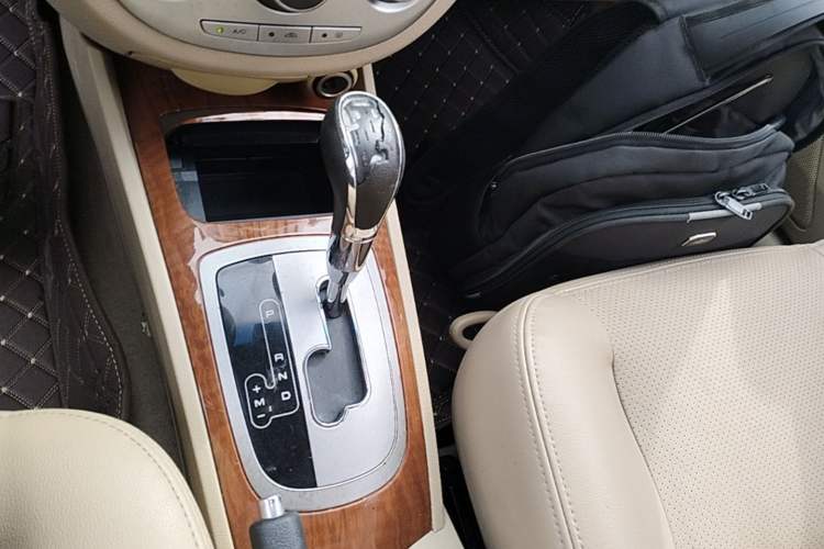 Used Buick Excelle 2013 1.5L Automatic Luxury Model Gear Lever