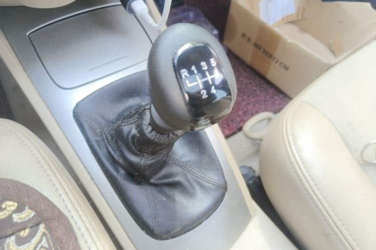 Used Buick Excelle 2013 1.5L Manual Classic Model Gear Lever