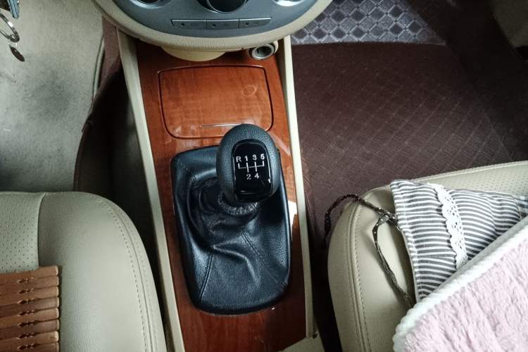 Used Buick Excelle 2013 1.5L Manual Luxury Model Gear Lever