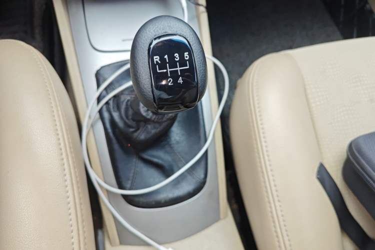 Used Buick Excelle 2013 1.5L Manual Classic Model Gear Lever