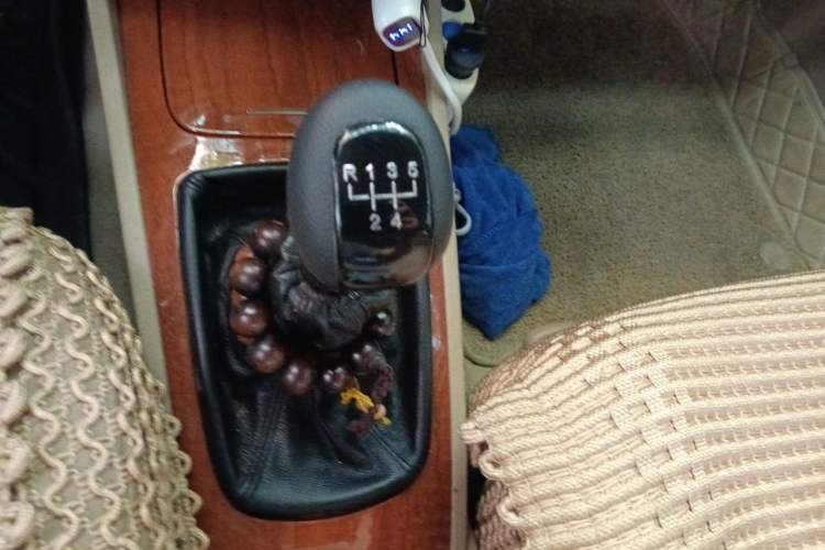 Used Buick Excelle 2013 1.5L Manual Luxury Model Gear Lever