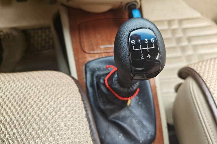 Used Buick Excelle 2013 1.5L Manual Luxury Model Gear Lever