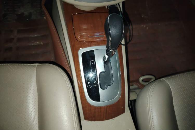 Used Buick Excelle 2013 1.5L Automatic Luxury Model Gear Lever