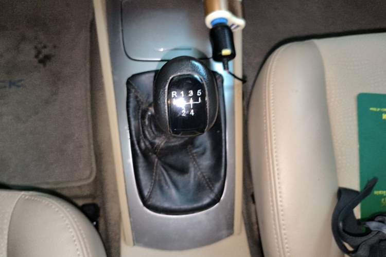Used Buick Excelle 2013 1.5L Manual Classic Model Gear Lever