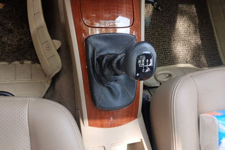 Used Buick Excelle 2013 1.5L Manual Luxury Model Gear Lever