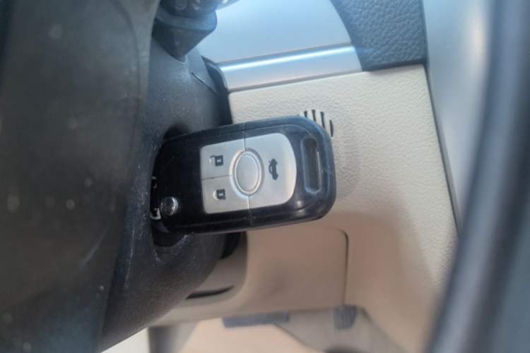 Used Buick Excelle 2013 1.5L Automatic Classic Model Interior 1