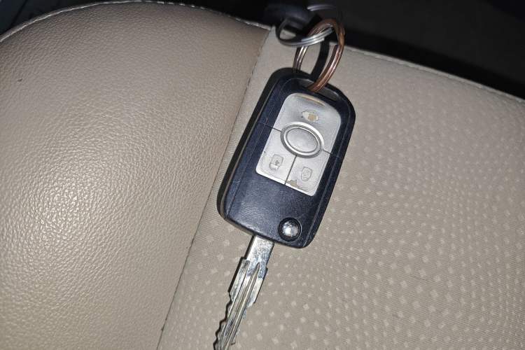 Used Buick Excelle 2013 1.5L Automatic Classic Model Interior 1